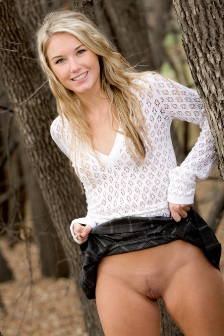 No Panties XXX Nude Pictures