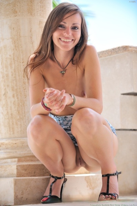 No Panties XXX Nude Pictures